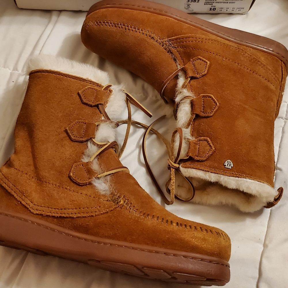 Minnetonka Juniper Boots in Honey - Picture 12 of 14